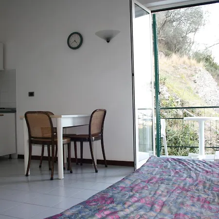 德尔罗斯别墅酒店 3*