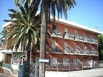 Lägenhetshotell Delle Rose Noli